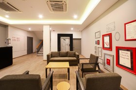 OYO Townhouse 110 MI Road