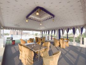 Royal Castillo By OYO Rooms