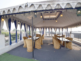 Royal Castillo By OYO Rooms