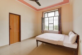 Shri United by OYO Rooms