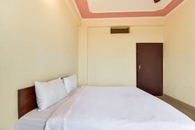 Shri United by OYO Rooms