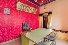 Shri United by OYO Rooms