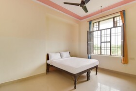 Shri United by OYO Rooms
