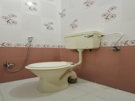 Shri United by OYO Rooms