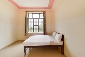Shri United by OYO Rooms