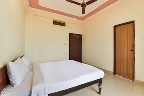 Shri United by OYO Rooms