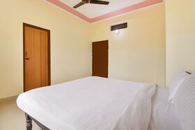 Shri United by OYO Rooms