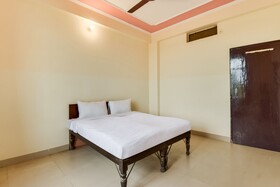Shri United by OYO Rooms