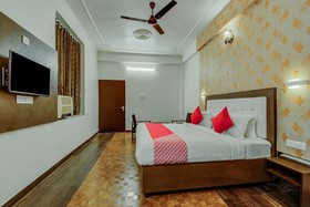 The Dream Palace Hotel by OYO