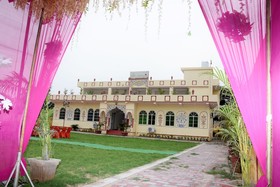 Tuma Club House