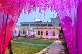 Tuma Club House