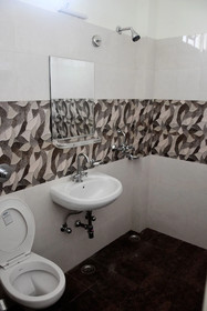 Tuma Club House