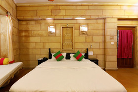 Hotel Lalgarh Fort & Palace