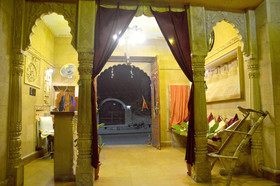 Hotel Lalgarh Fort & Palace