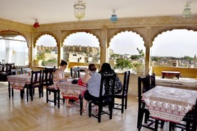 Hotel Lalgarh Fort & Palace