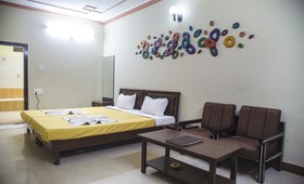 Priya Hotel