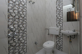 Hotel The Regal Inn by OYO Rooms