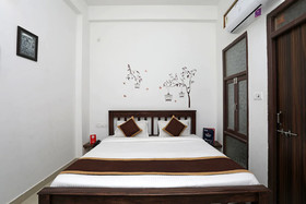 Hotel The Regal Inn by OYO Rooms
