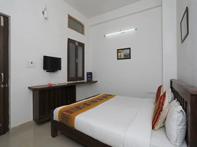 Hotel The Regal Inn by OYO Rooms