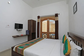 Hotel The Regal Inn by OYO Rooms