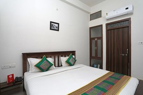 Hotel The Regal Inn by OYO Rooms