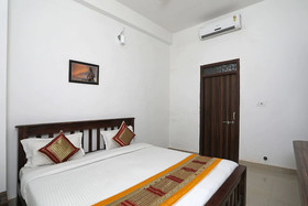 Hotel The Regal Inn by OYO Rooms