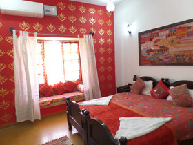 Jaisalmer Hostel Crowd