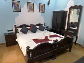 Jaisalmer Hostel Crowd