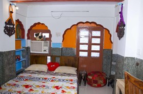 Hem Guest House