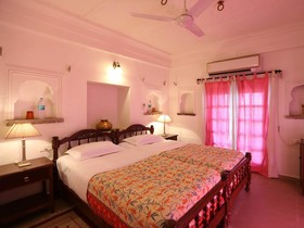 Bhainsrorgarh Fort Hotel