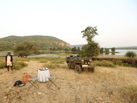 Bhainsrorgarh Fort Hotel