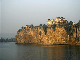 Bhainsrorgarh Fort Hotel