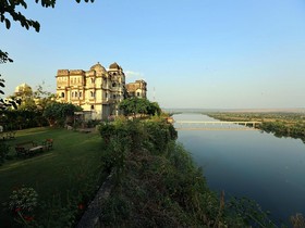 Bhainsrorgarh Fort Hotel