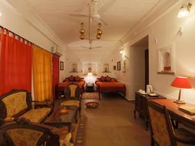 Bhainsrorgarh Fort Hotel