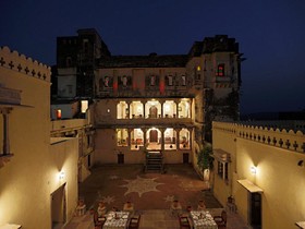 Bhainsrorgarh Fort Hotel