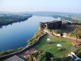 Bhainsrorgarh Fort Hotel