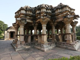 Bhainsrorgarh Fort Hotel