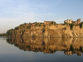 Bhainsrorgarh Fort Hotel