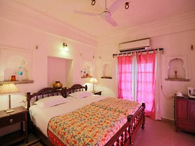 Bhainsrorgarh Fort Hotel