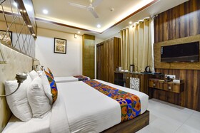 FabHotel Prime Royal Park