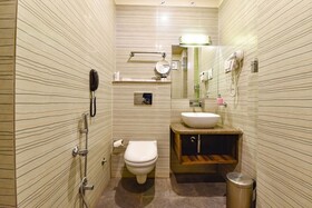FabHotel Prime Royal Park
