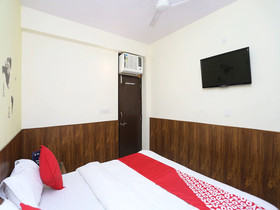 Hotel Bullet Inn & Lounge By OYO Rooms