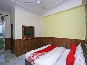 Hotel Bullet Inn & Lounge By OYO Rooms