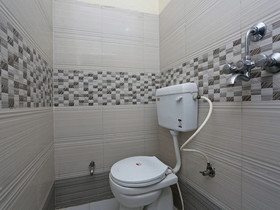 Hotel Bullet Inn & Lounge By OYO Rooms