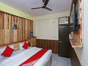 Hotel Bullet Inn & Lounge By OYO Rooms
