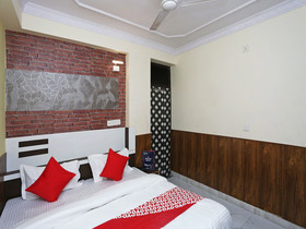 Hotel Bullet Inn & Lounge By OYO Rooms