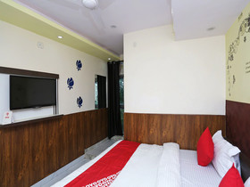 Hotel Bullet Inn & Lounge By OYO Rooms
