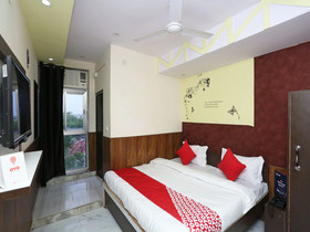 Hotel Bullet Inn & Lounge By OYO Rooms