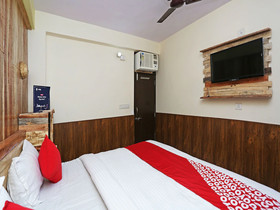 Hotel Bullet Inn & Lounge By OYO Rooms