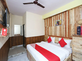 Hotel Bullet Inn & Lounge By OYO Rooms